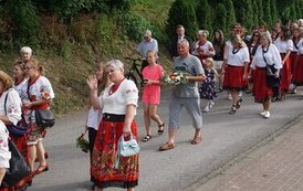 Wianki nad Wisłą w Opatowcu &ndash; tradycja, integracja i edukacja międzypokoleniowa 81