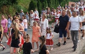 Wianki nad Wisłą w Opatowcu &ndash; tradycja, integracja i edukacja międzypokoleniowa 84