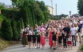 Wianki nad Wisłą w Opatowcu &ndash; tradycja, integracja i edukacja międzypokoleniowa 85