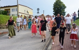 Wianki nad Wisłą w Opatowcu &ndash; tradycja, integracja i edukacja międzypokoleniowa 86