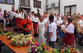 Wianki nad Wisłą w Opatowcu &ndash; tradycja, integracja i edukacja międzypokoleniowa 111