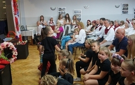 Wianki nad Wisłą w Opatowcu &ndash; tradycja, integracja i edukacja międzypokoleniowa 147