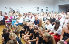 Wianki nad Wisłą w Opatowcu &ndash; tradycja, integracja i edukacja międzypokoleniowa 148