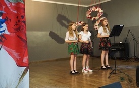 Wianki nad Wisłą w Opatowcu &ndash; tradycja, integracja i edukacja międzypokoleniowa 150