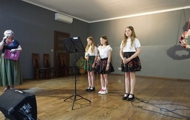 Wianki nad Wisłą w Opatowcu &ndash; tradycja, integracja i edukacja międzypokoleniowa 152