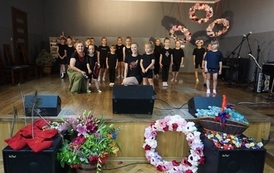 Wianki nad Wisłą w Opatowcu &ndash; tradycja, integracja i edukacja międzypokoleniowa 159