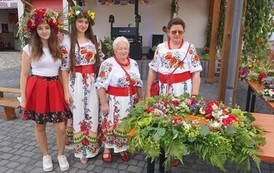 Wianki nad Wisłą w Opatowcu &ndash; tradycja, integracja i edukacja międzypokoleniowa 166