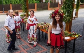 Wianki nad Wisłą w Opatowcu &ndash; tradycja, integracja i edukacja międzypokoleniowa 174