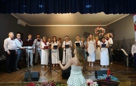 Wianki nad Wisłą w Opatowcu &ndash; tradycja, integracja i edukacja międzypokoleniowa 179