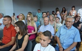 Wianki nad Wisłą w Opatowcu &ndash; tradycja, integracja i edukacja międzypokoleniowa 180