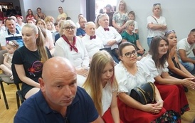 Wianki nad Wisłą w Opatowcu &ndash; tradycja, integracja i edukacja międzypokoleniowa 191