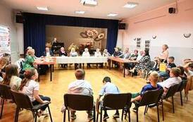 Międzypokoleniowo w instytucji kultury &ndash; tradycja przekazywana z pokolenia na pokolenie 11