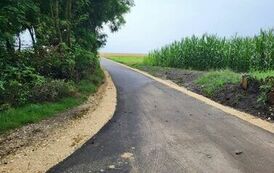 Nowy asfalt na drodze gminnej w miejscowości Charbinowice 03