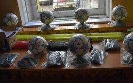 Przekazanie sprzętu treningowego w ramach &bdquo;Sportowej jesieni w Gminie Opatowiec&rdquo; 13