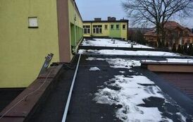 Montaż paneli fotowoltaicznych na budynku Zespołu Szkolno &ndash; Przedszkolnego w Opatowcu 07