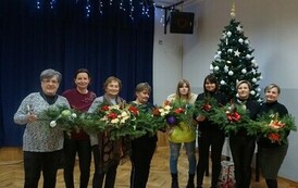 Podczas warsztat&oacute;w mieszkańcy gminy Opatowiec stworzyli piękne dekoracje 13