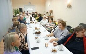 Podczas warsztat&oacute;w mieszkańcy gminy Opatowiec stworzyli piękne dekoracje 02