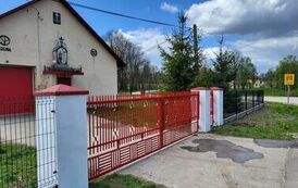 Nowe ogrodzenie przy budynku strażnicy OSP w Kocinie 06