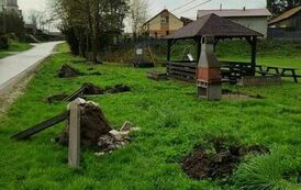 Nowe ogrodzenie przy budynku strażnicy OSP w Kocinie 03