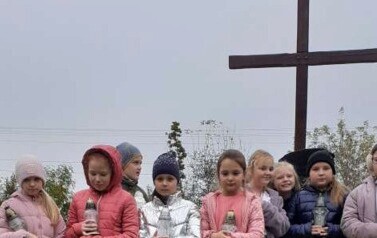 Zesp&oacute;ł Szkolno-Przedszkolny w Opatowcu przyłączył się do projektu &bdquo;Szkoła pamięta&rdquo; 01