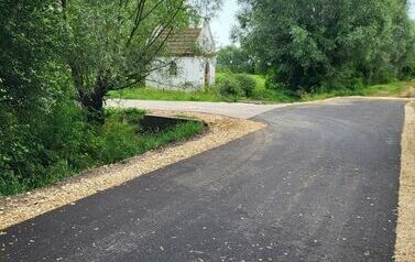 Przebudowa dw&oacute;ch odcink&oacute;w drogi gminnej w Charbinowicach 01