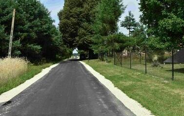 Nowa nawierzchnia asfaltowa na drodze gminnej Rzemienowice &ndash; Trębacz&oacute;w 01