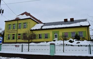 Panele fotowoltaiczne na budynku Zespołu Szkolno &ndash; Przedszkolnego w Krzczonowie 01