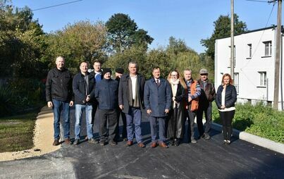 Zdjęcie do Odbi&oacute;r wyremontowanej drogi w Krzczonowie