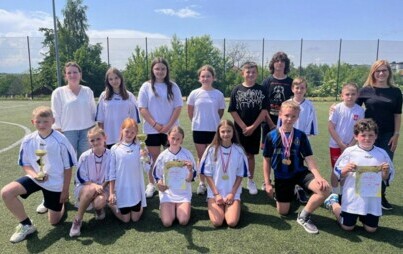 Zdjęcie do Podium uczni&oacute;w Szkoły Podstawowej w Opatowcu