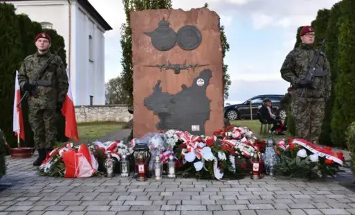 Uroczystości upamiętnienia 81. rocznicy zestrzelenia alianckiego samolotu Liberator EW250 L